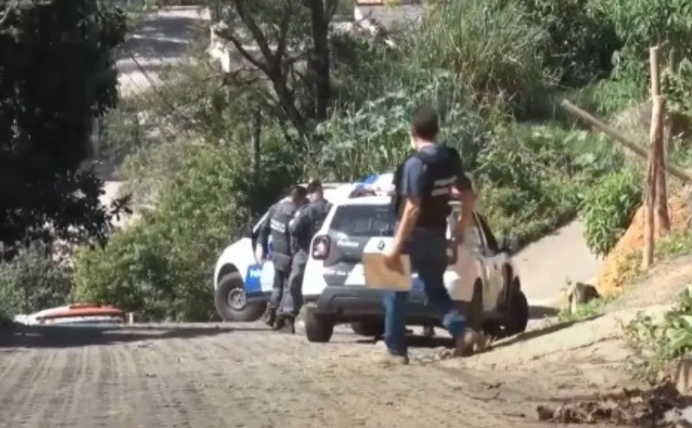 Imagem ilustrativa da imagem Falsos policiais invadem casa e matam irmãos em Viana