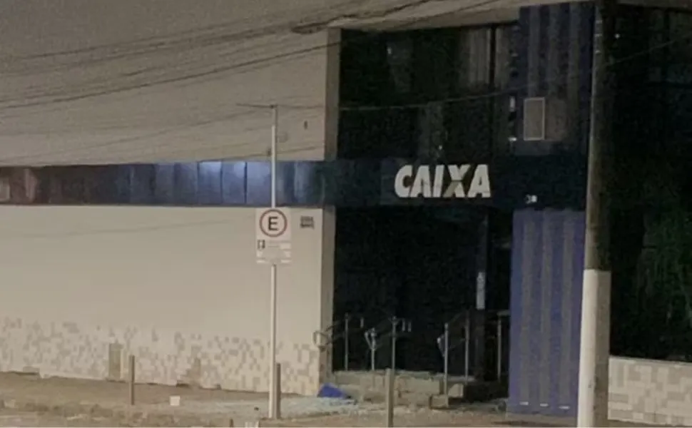 Imagem ilustrativa da imagem Grupo armado ataca agência bancária e quartel em Minas Gerais