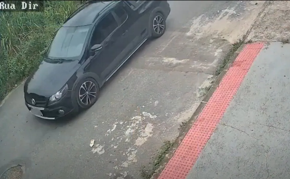 Imagem ilustrativa da imagem Homem é acusado de assediar mulheres ao aparecer sem roupa em carro na Serra