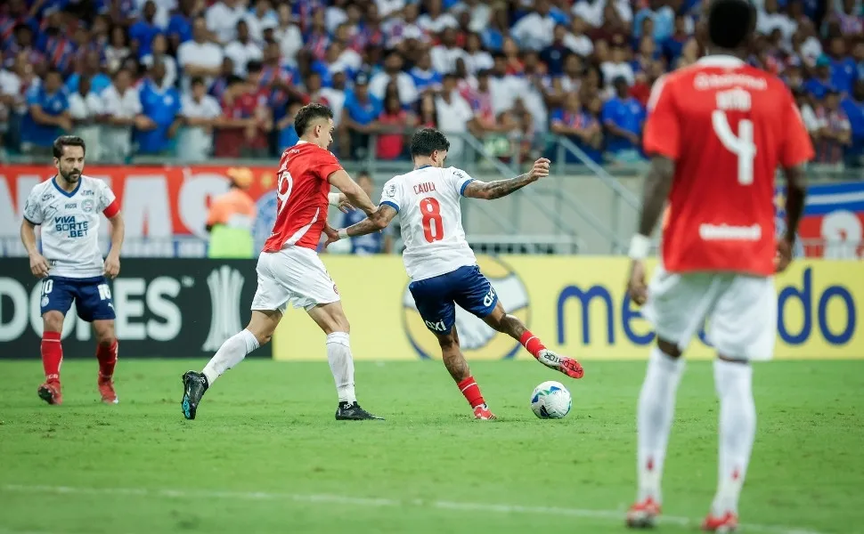 Imagem ilustrativa da imagem Internacional busca empate com o Bahia em duelo entre brasileiros na Libertadores