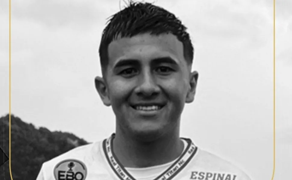 Imagem ilustrativa da imagem Jogador de 21 anos morre após choque de cabeça com goleiro rival
