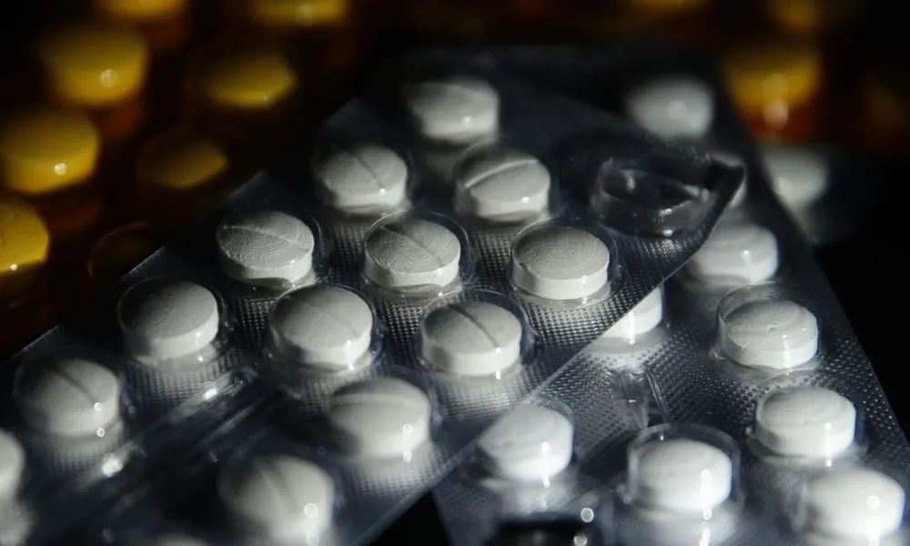 Imagem ilustrativa da imagem Juiz suspende norma que autoriza farmacêuticos a prescreverem remédios