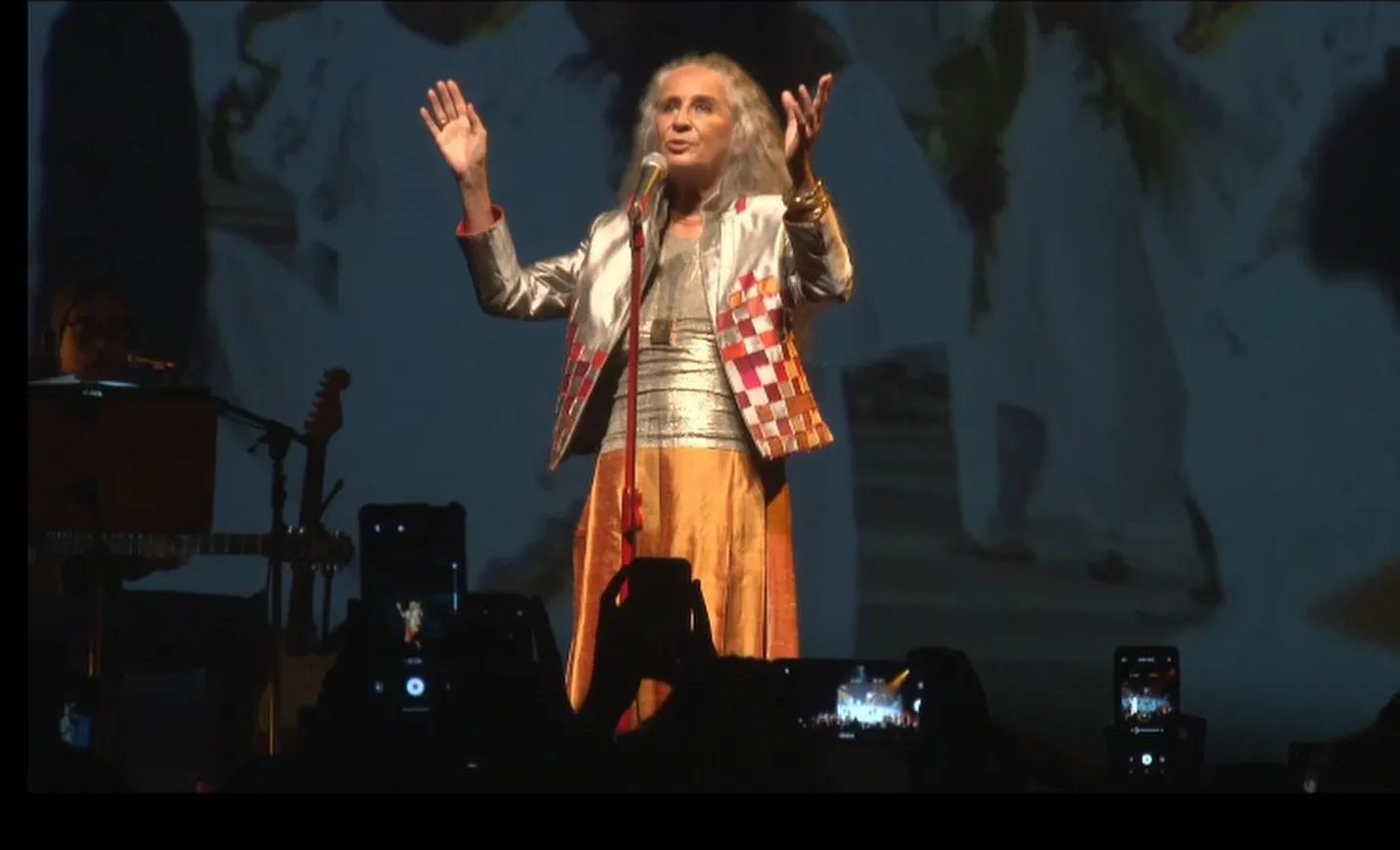 Imagem ilustrativa da imagem Maria Bethânia interrompe show no Rio e reclama: 'Me respeitem!"
