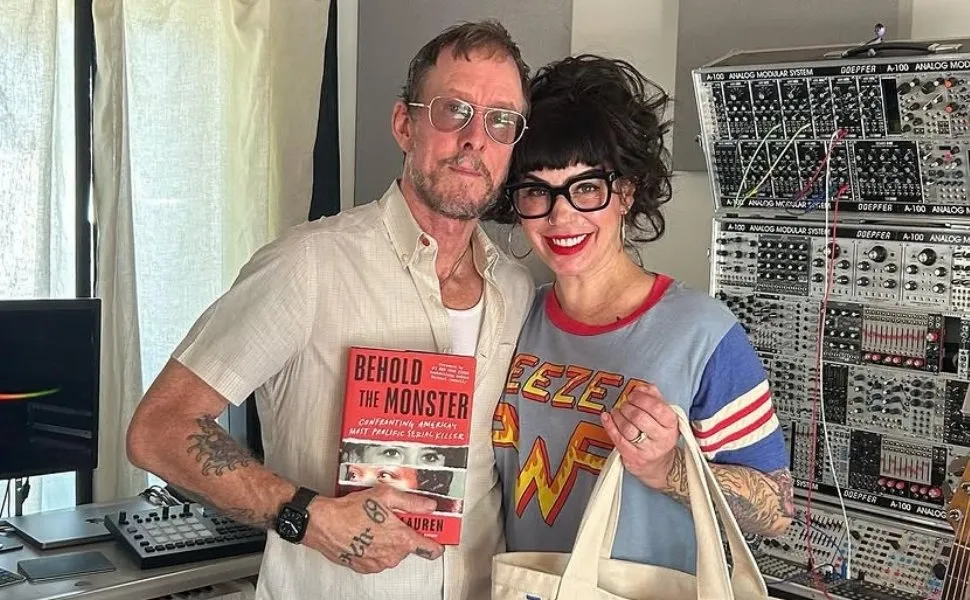 Imagem ilustrativa da imagem Mulher de baixista do Weezer é baleada e acusada de tentativa de homicídio