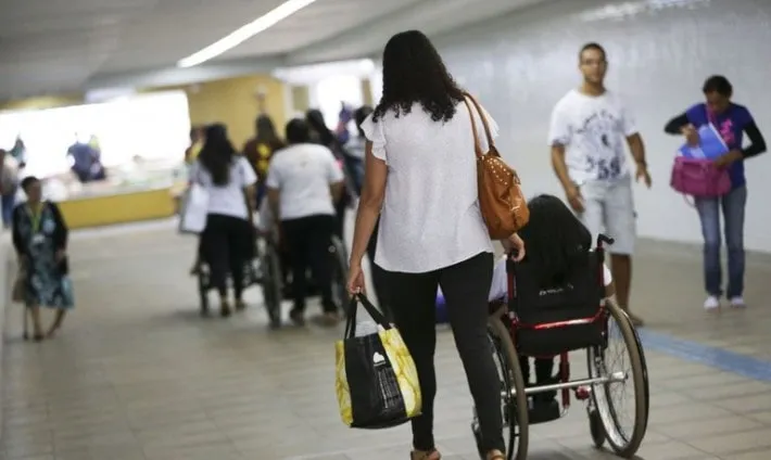 Imagem ilustrativa da imagem Nem metade dos hospitais e escolas do Brasil têm rampa para cadeirantes