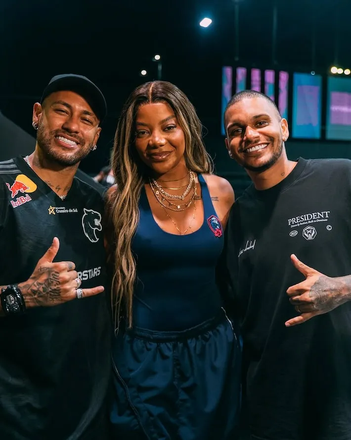 Imagem ilustrativa da imagem Neymar completa um mês sem jogar enquanto acumula polêmicas fora de campo e com retorno incerto