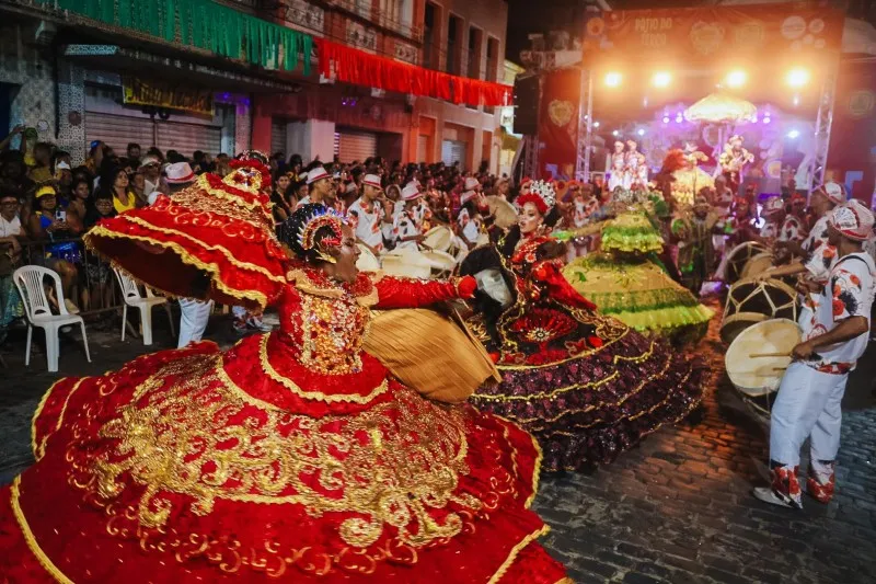 Imagem ilustrativa da imagem Noite dos Tambores Silenciosos junta nações de maracatu no Pátio do Terço