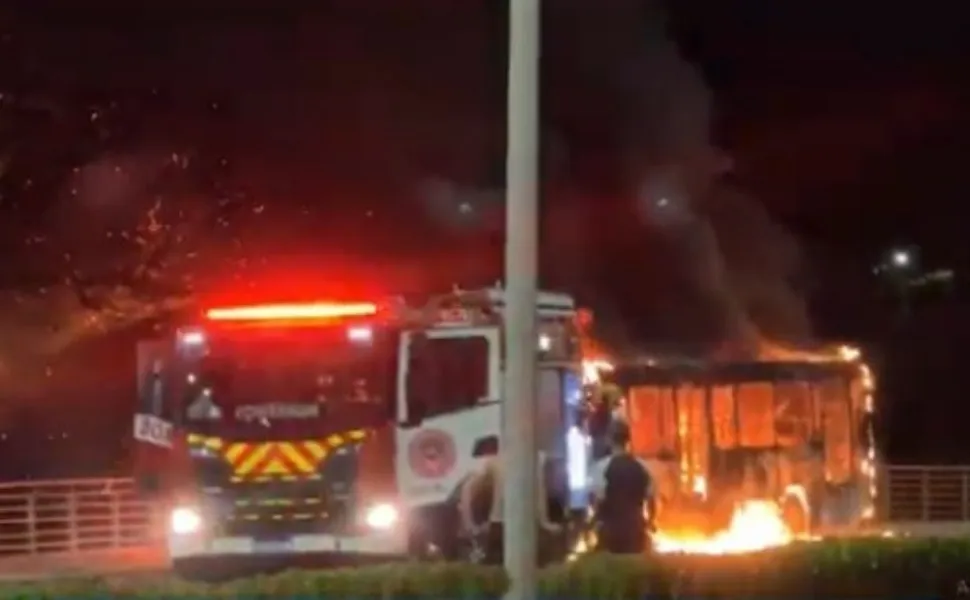 Imagem ilustrativa da imagem Mais uma viatura da PM é atacada após ônibus incendiados na Grande Vitória