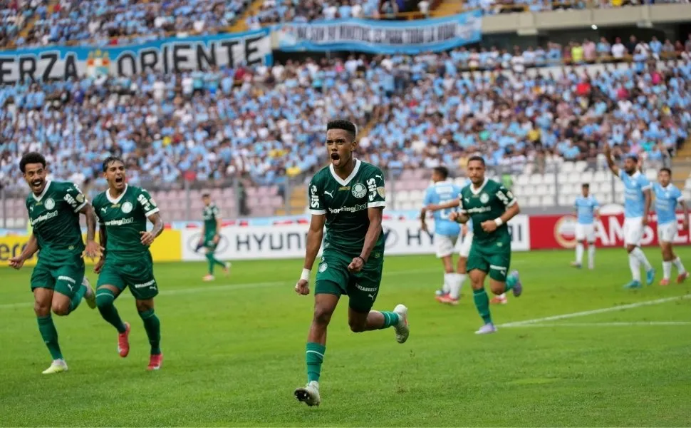 Imagem ilustrativa da imagem Palmeiras vacila, marca nos acréscimos e bate o Sporting Cristal na Libertadores