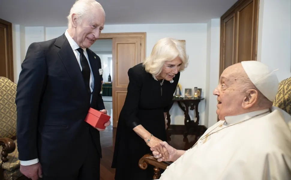 Imagem ilustrativa da imagem Papa contraria recomendação médica e recebe visita ‘secreta’ no Vaticano