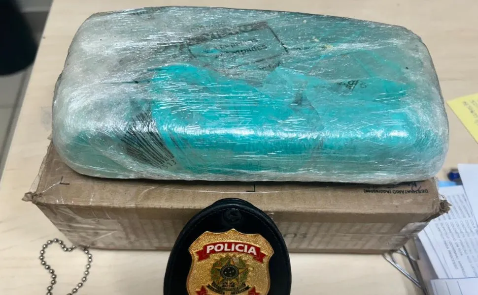 Imagem ilustrativa da imagem Polícia Federal apreende 1 quilo de cocaína em encomenda nos Correios