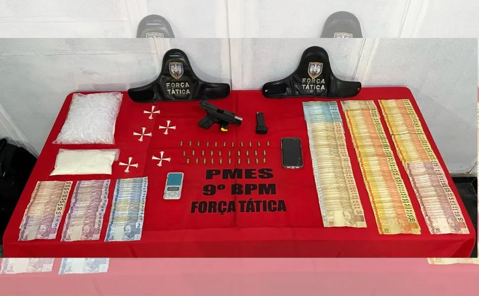 Imagem ilustrativa da imagem Polícia prende bandido e apreende drogas, armas e mais de R$ 5 mil no Sul do ES