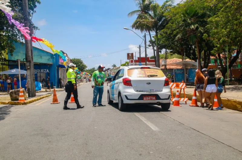 Imagem ilustrativa da imagem Prefeitura de Olinda começa a retirar bloqueios de trânsito do Carnaval nesta terça