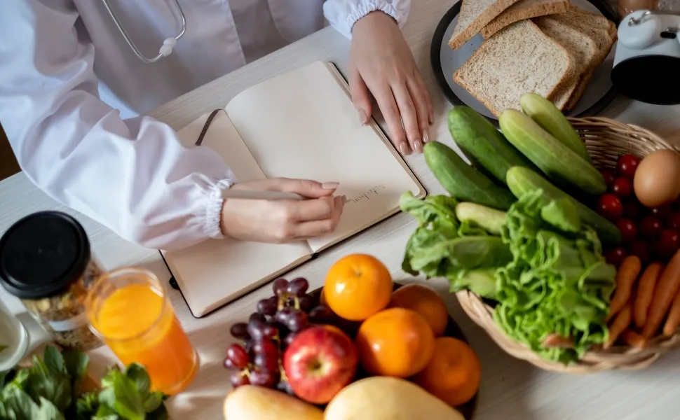 Imagem ilustrativa da imagem Quais são os alimentos essenciais para quem passou dos 50 anos?