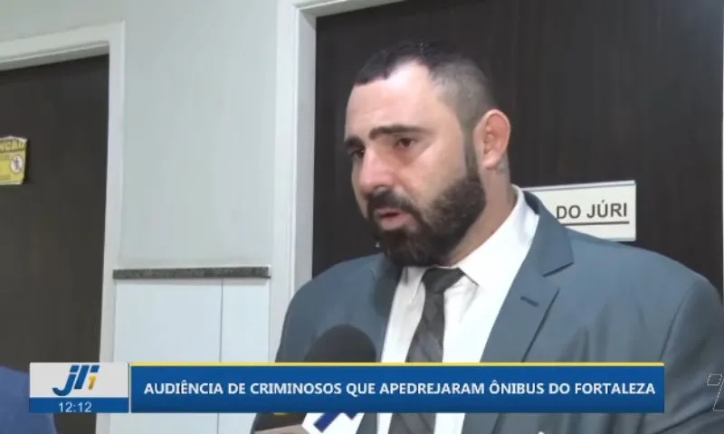 Imagem ilustrativa da imagem Réus do atentado contra o Fortaleza iniciam depoimentos no Fórum de Jaboatão