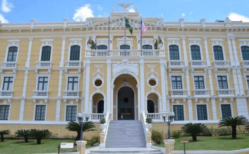 Imagem ilustrativa da imagem Servidores do ES vão receber reajuste de 4,5% e aumento no auxílio-alimentação