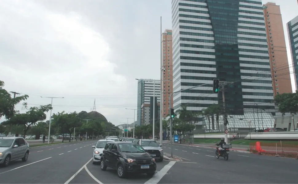 Imagem ilustrativa da imagem Trecho de avenida em Vitória segue com o trânsito interditado neste domingo