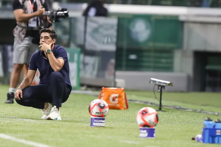 Imagem ilustrativa da imagem Abel pede elenco maior no Palmeiras e ameniza eventual eliminação: ‘Podem falar mal’