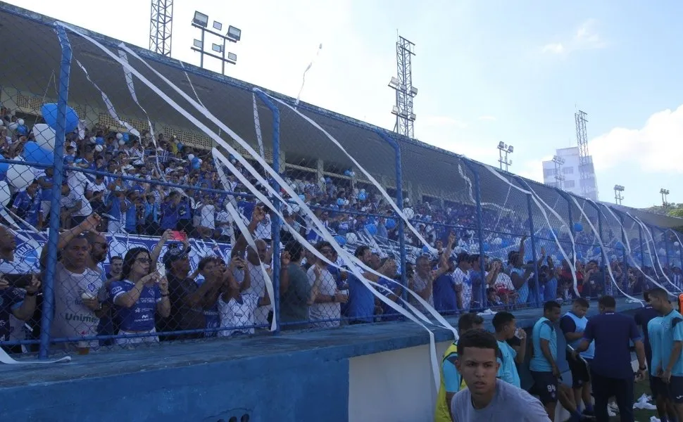 Imagem ilustrativa da imagem Alambrado do Vitória: tradição da torcida alvianil que faz a diferença no campo