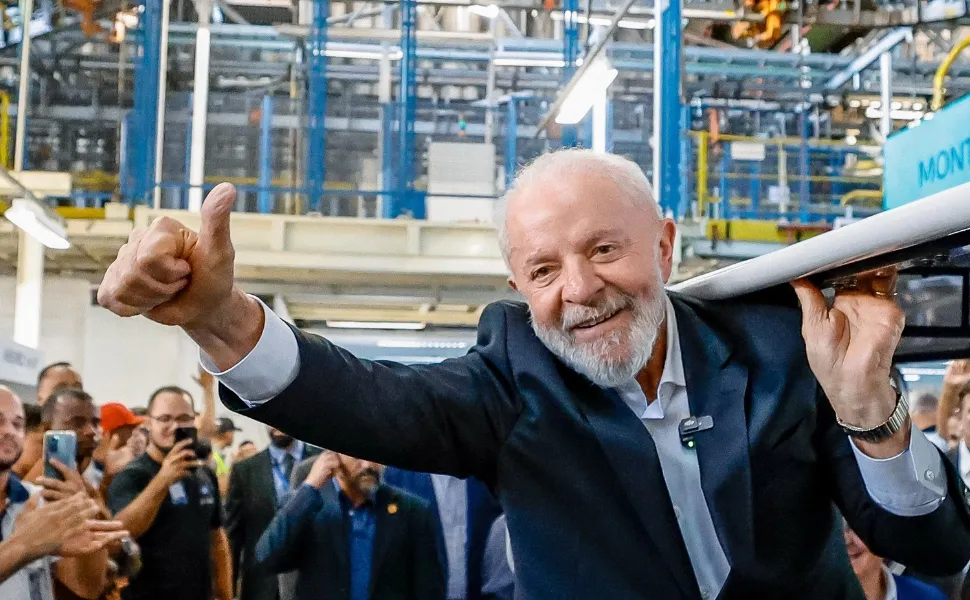 Imagem ilustrativa da imagem 'Se eu estiver bonitão como estou, extrema direita não volta a governar', diz Lula