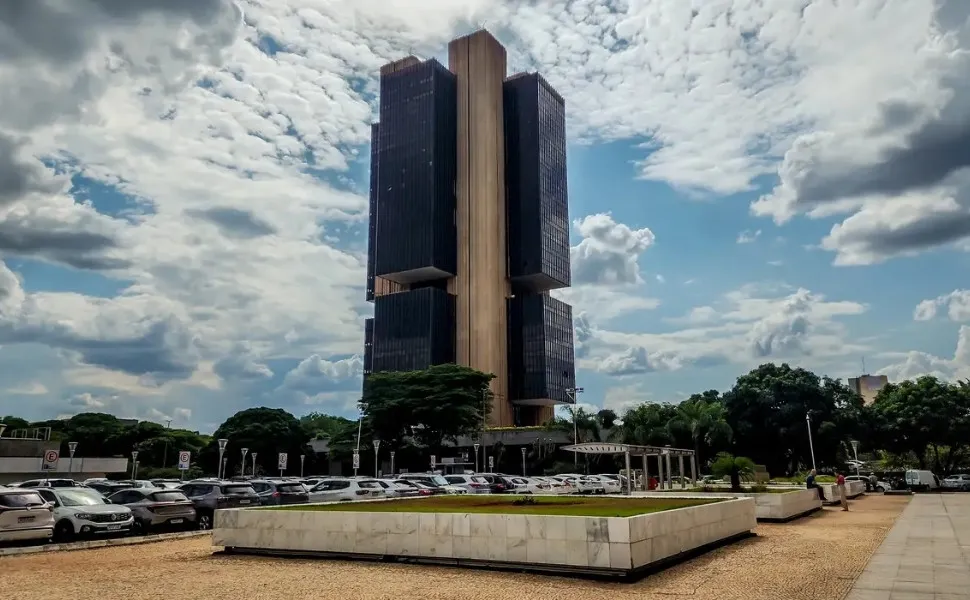 Imagem ilustrativa da imagem Copom eleva juros básicos da economia para 15% ao ano