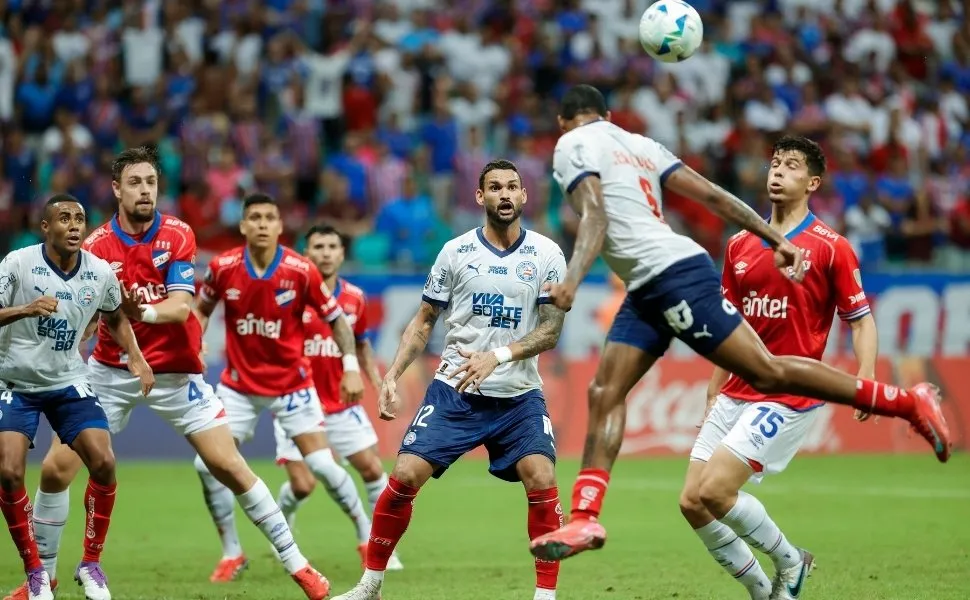 Imagem ilustrativa da imagem Bahia sofre a virada do Nacional e perde a invencibilidade na Copa Libertadores