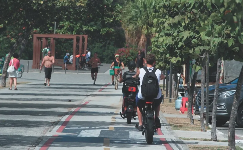 Imagem ilustrativa da imagem Bandidos de olho em celular e bicicleta elétrica de estudantes