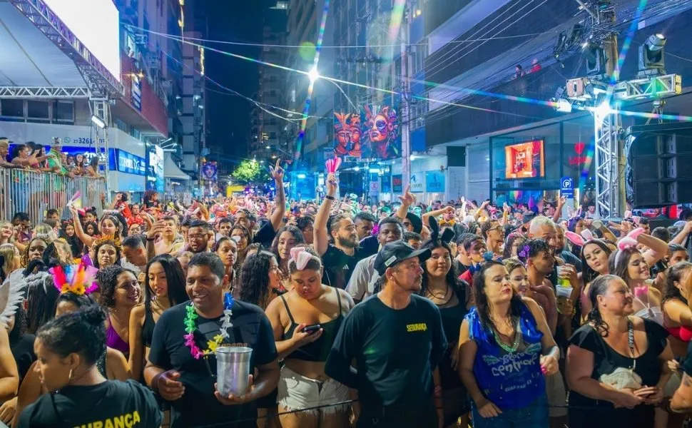 Imagem ilustrativa da imagem Blocos arrastam multidões na 1ª noite de Carnaval em Guarapari