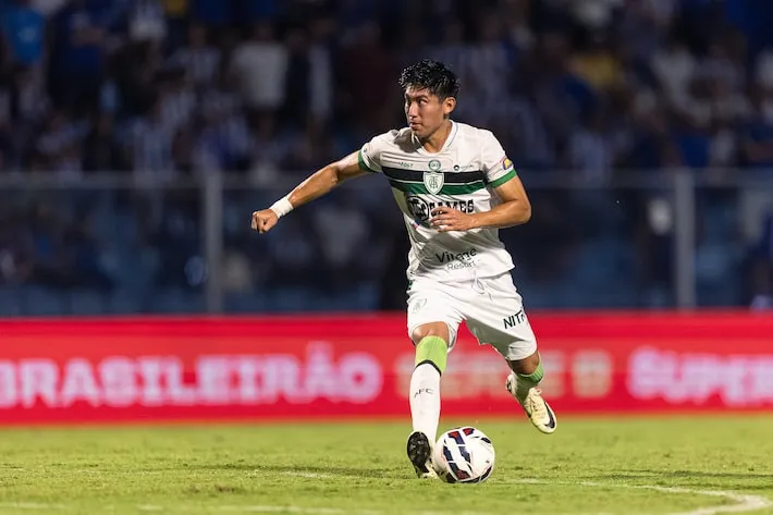 Imagem ilustrativa da imagem Boliviano que pertence ao Santos é preso por injúria racial em jogo da Série B