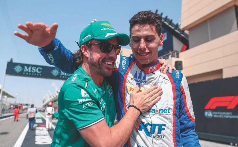 Imagem ilustrativa da imagem Alonso destaca momento de Bortoleto e o elege como ‘o melhor desta geração’