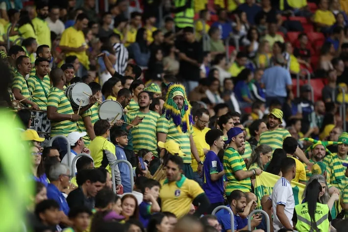 Imagem ilustrativa da imagem CBF tenta aproximar seleção da torcida e reduz preço de ingressos após ‘buracos’ em Salvador