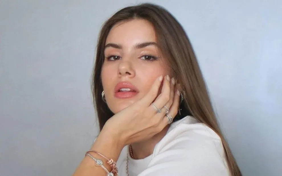 Imagem ilustrativa da imagem Camila Queiroz revela que mãe é manicure: 'Querem fazer unha só pra saber de mim'