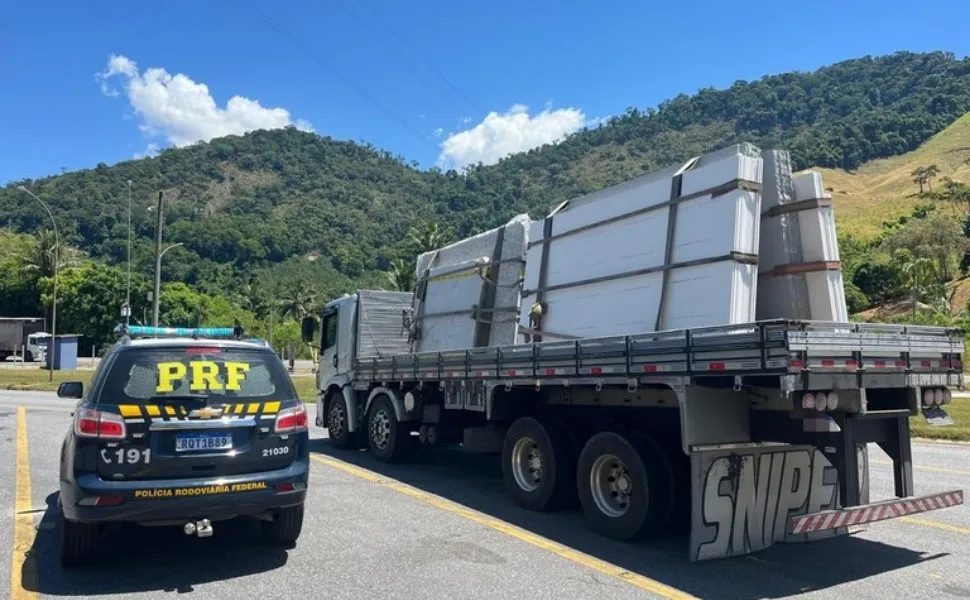 Imagem ilustrativa da imagem Caminhão é flagrado com mais 9 toneladas de excesso de peso em rodovia no Sul do ES