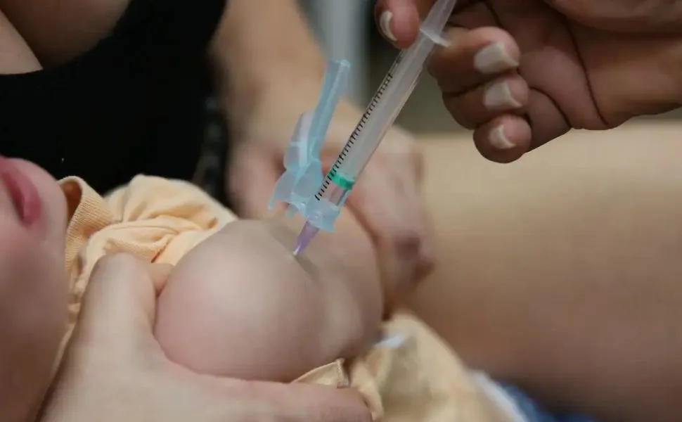 Imagem ilustrativa da imagem Dose de reforço de vacina contra meningite terá proteção maior