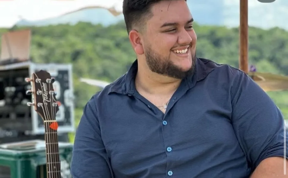 Imagem ilustrativa da imagem Cantor sertanejo morre aos 23 anos após grave acidente em Santa Catarina