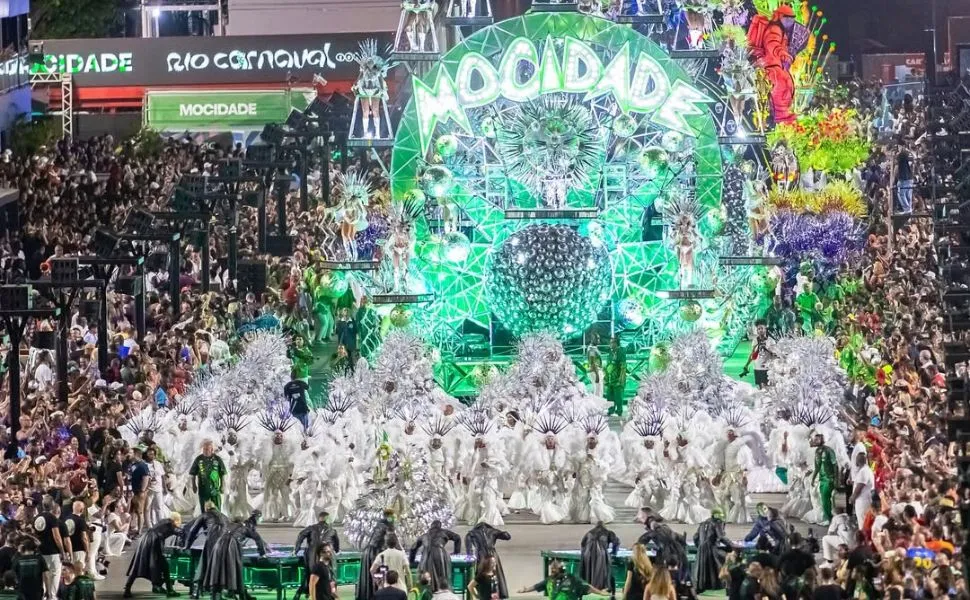 Imagem ilustrativa da imagem Carnaval do RJ: Mocidade abre terceira noite com enredo retrô-futurista