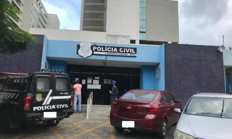 Imagem ilustrativa da imagem Homem agride esposa em frente a Delegacia e é preso na Serra