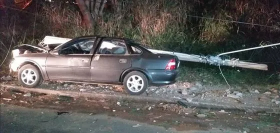 Imagem ilustrativa da imagem Cerca de 4 postes são destruídos por dia em acidentes de trânsito em Pernambuco