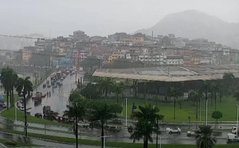 Imagem ilustrativa da imagem Chuva causa alagamentos e dá nó no trânsito em Vitória e Vila Velha