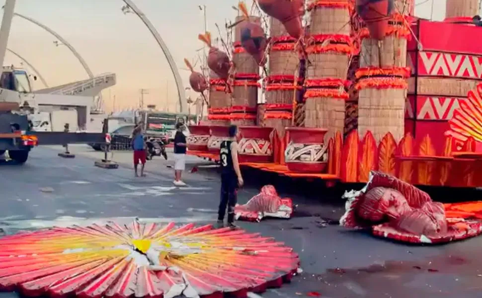 Imagem ilustrativa da imagem Chuva de granizo danifica alegorias de escolas de samba de São Paulo