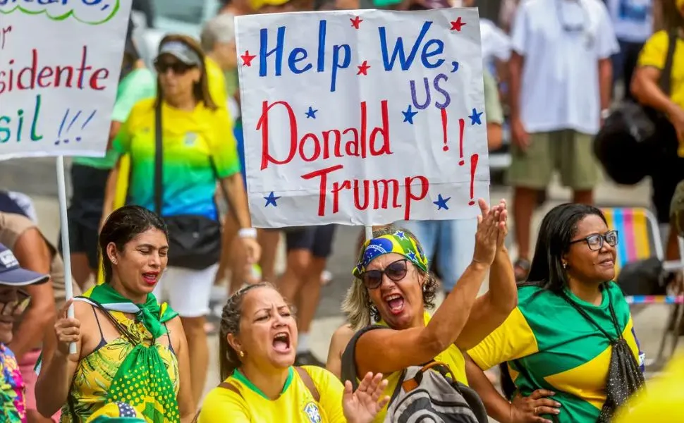 Imagem ilustrativa da imagem Em ato no Rio de Janeiro, Bolsonaro afirma que não fugirá do país