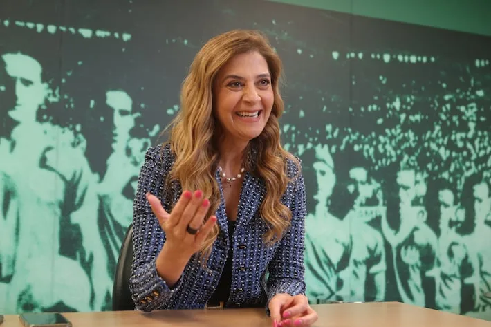 Imagem ilustrativa da imagem ‘Estão mais calmos?’: Leila Pereira explica brincadeira e exalta receita recorde do Palmeiras