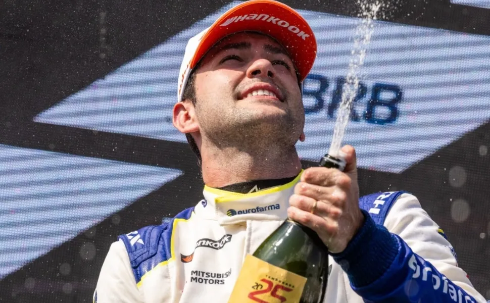 Imagem ilustrativa da imagem Felipe Fraga vence a primeira na nova era da Stock Car