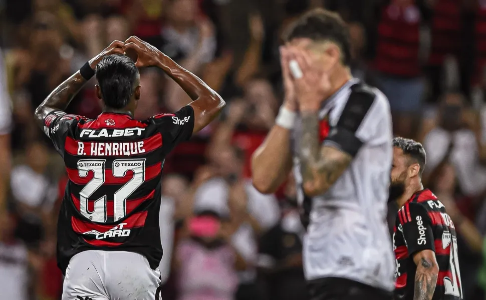 Imagem ilustrativa da imagem Fla vence Vasco com confusão no fim, garante vaga na semi e complica rival