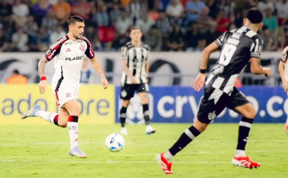 Imagem ilustrativa da imagem Flamengo erra muito, cede empate ao Central Córdoba e se complica na Libertadores