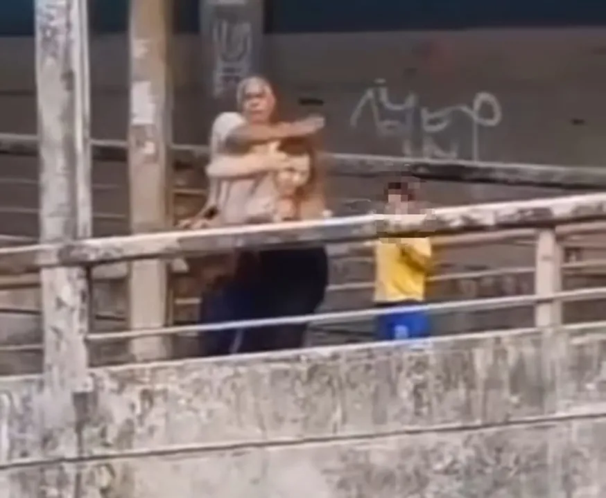 Imagem ilustrativa da imagem Funcionário do metrô agride mulher em frente ao filho dela com Síndrome de Down