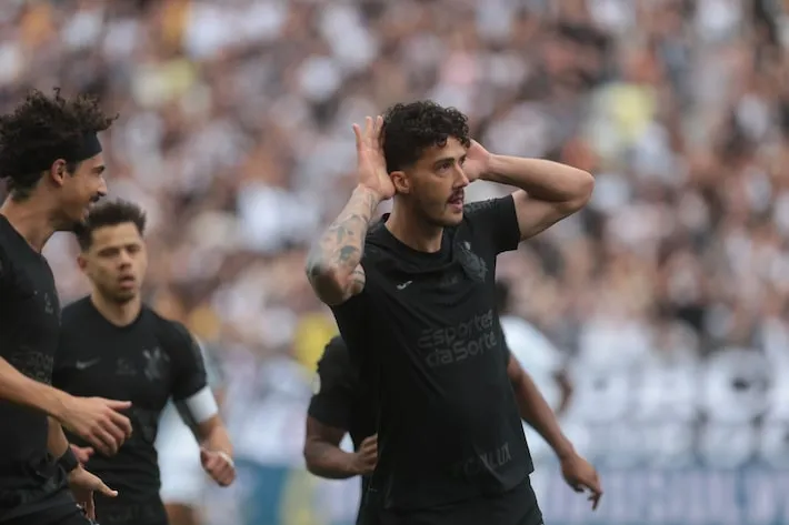 Imagem ilustrativa da imagem Gustavo Henrique passará por cirurgia e vira dor de cabeça para Dorival no Corinthians