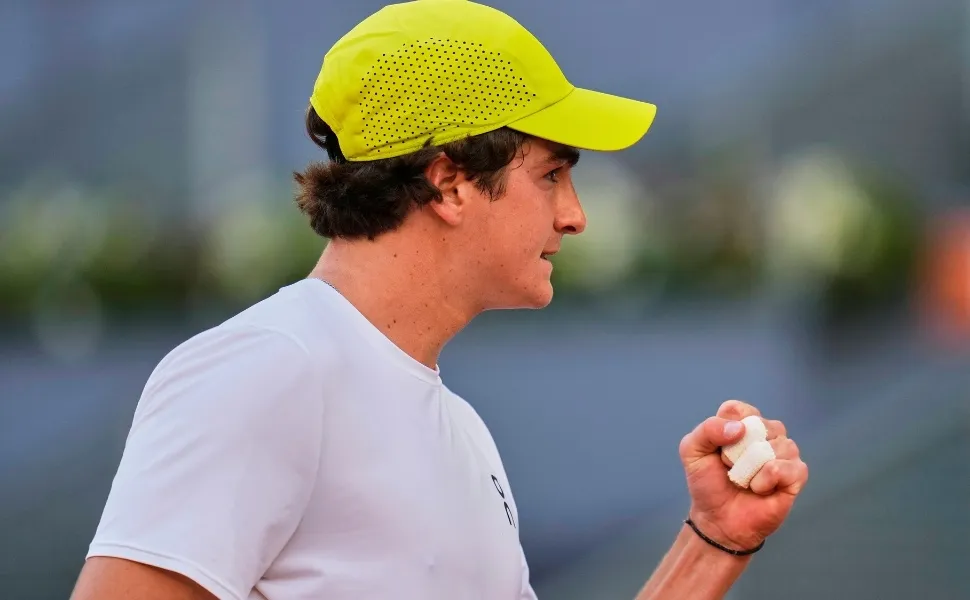 Imagem ilustrativa da imagem João Fonseca lembra tri de Guga em Roland Garros após triunfo inédito