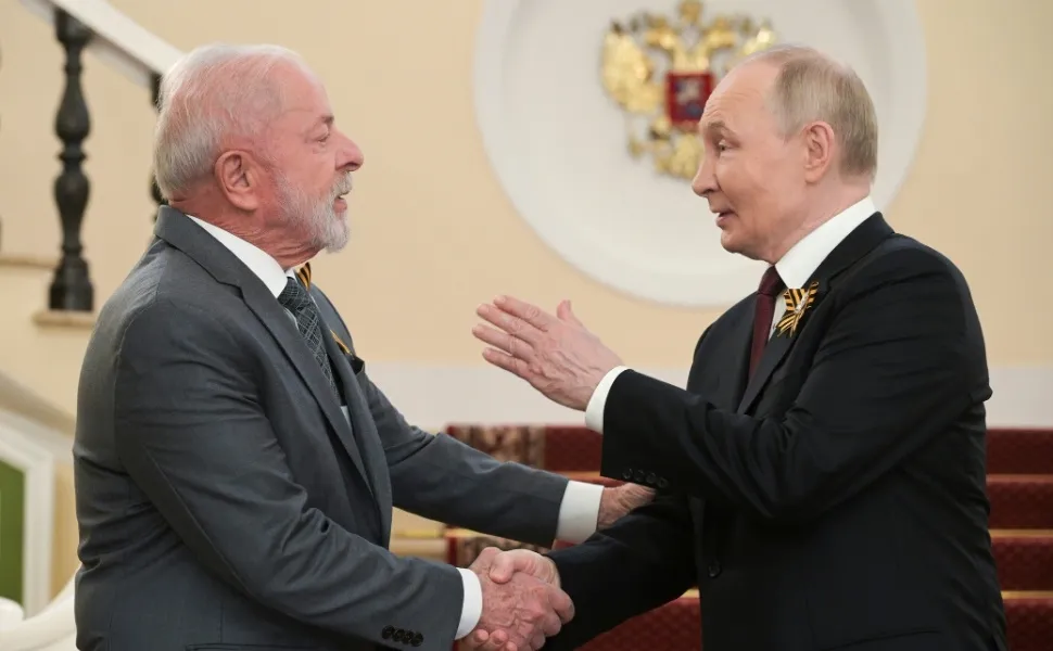 Imagem ilustrativa da imagem Lula assiste a desfile militar e faz reunião com Putin na Rússia