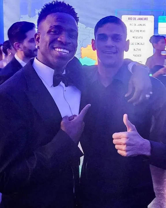 Imagem ilustrativa da imagem Luva de Pedreiro: após sucesso repentino, influencer conheceu ídolos e agora está na Kings League